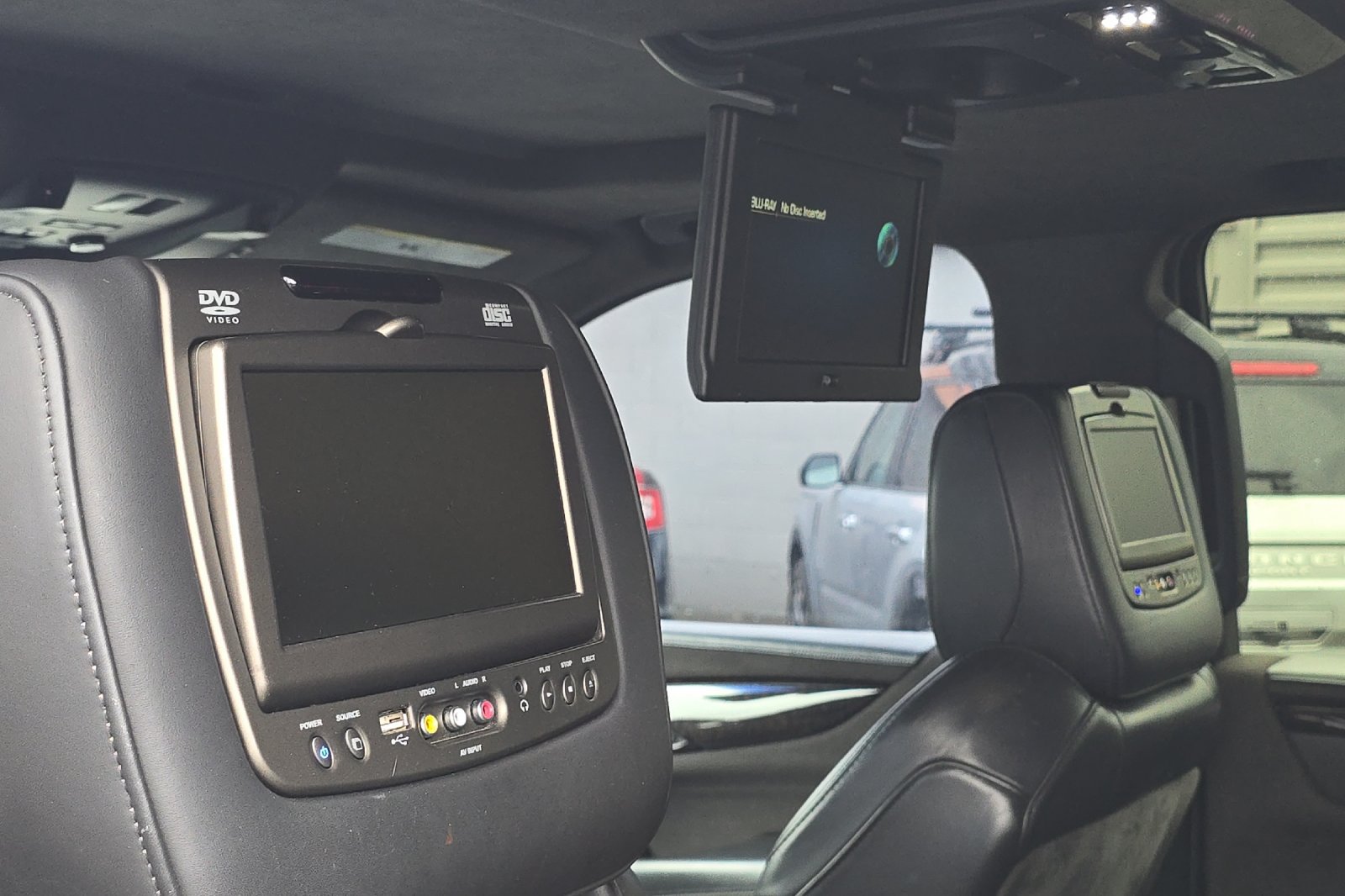 Used 2015 Cadillac Escalade ESV Platinum AWD/4WD image 16
