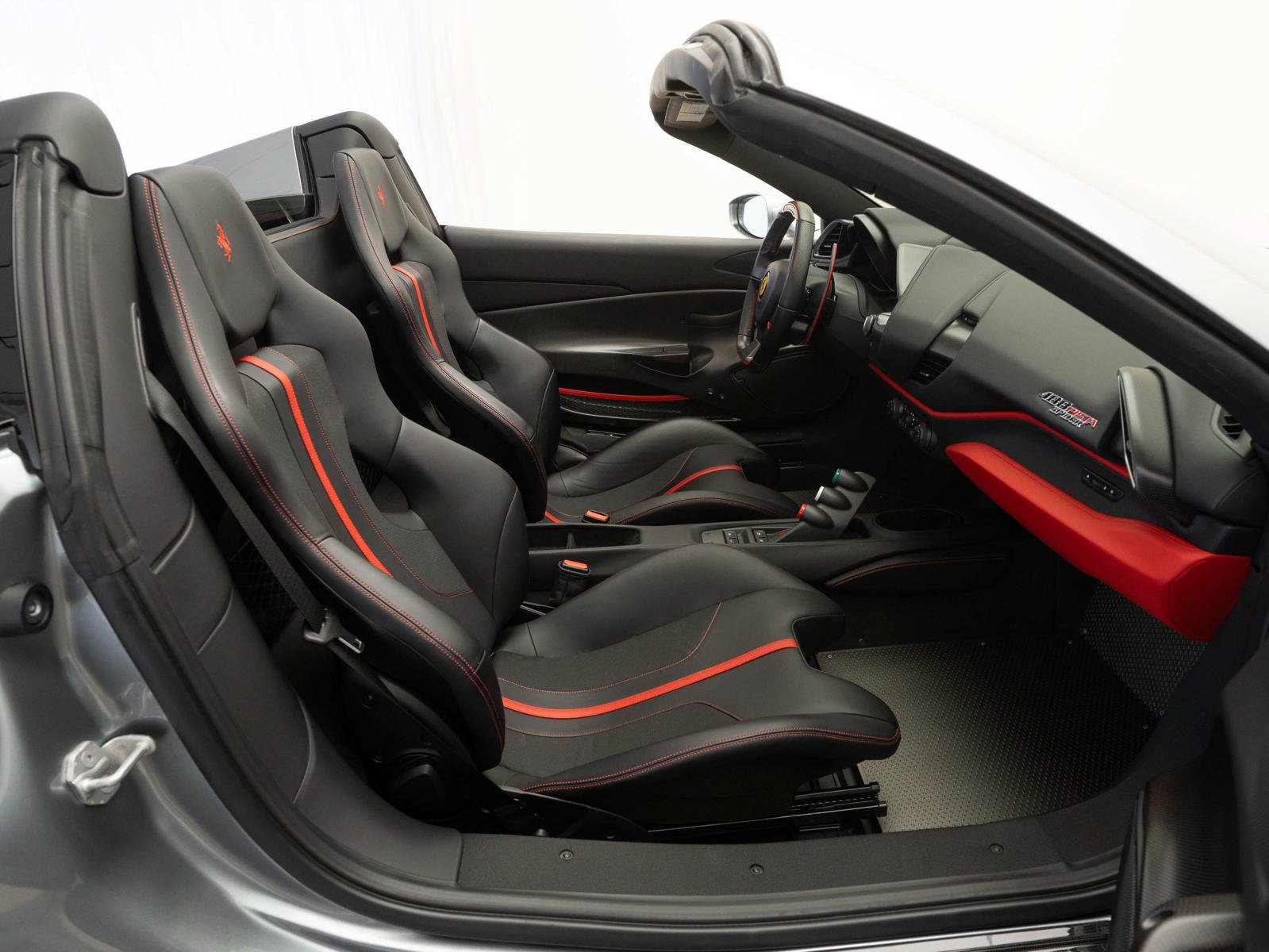 Used 2019 Ferrari 488 Pista Spider RWD image 10