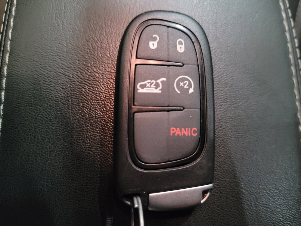 Used 2021 Jeep Cherokee Limited w/ Elite Package AWD/4WD image 32