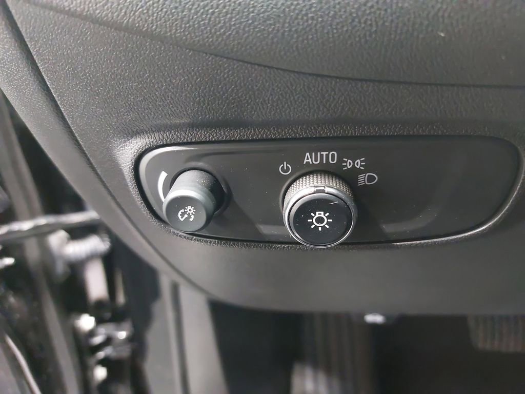 Used 2023 Chevrolet Equinox LT w/ Driver Convenience Package image 27