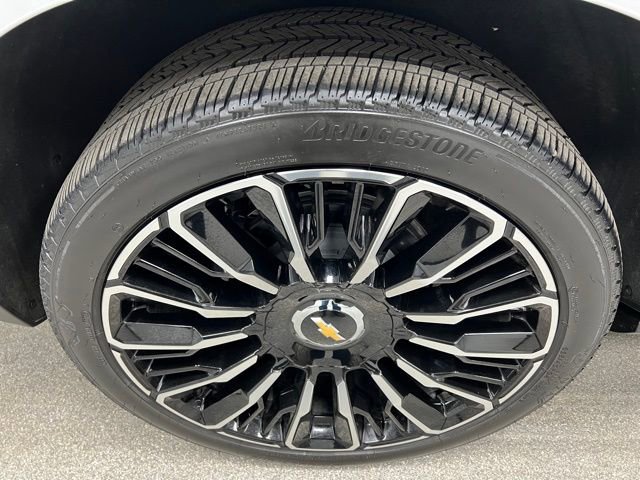 Used 2025 Chevrolet Tahoe High Country AWD/4WD image 17