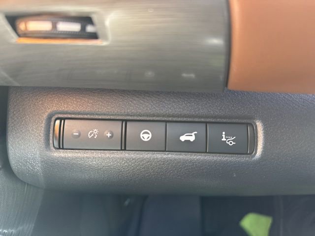 Used 2024 Nissan Pathfinder Platinum image 34