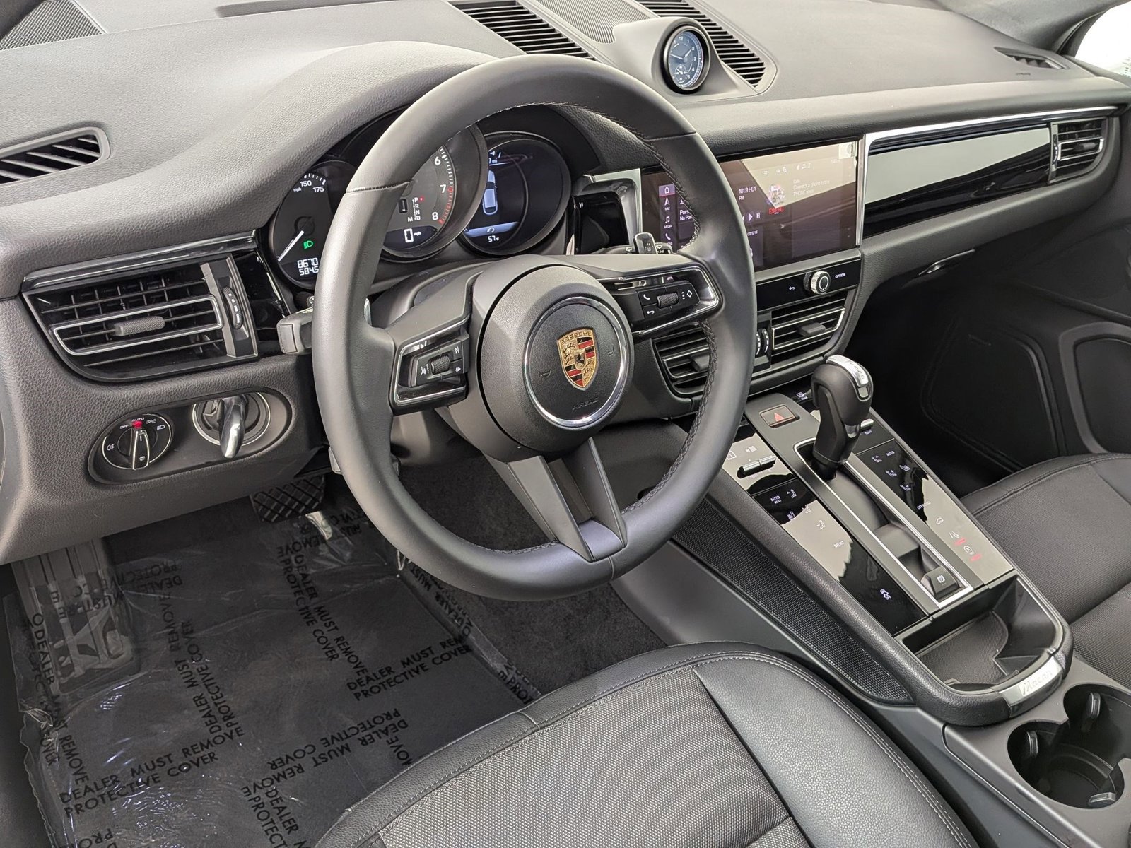 Certified 2025 Porsche Macan Turbo AWD/4WD image 4