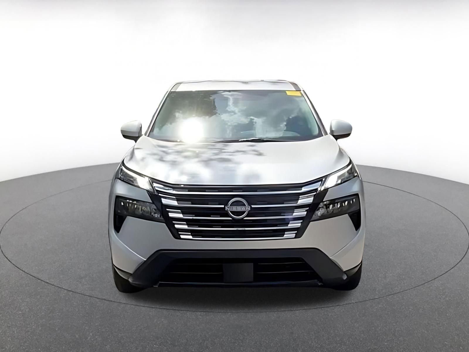 Used 2025 Nissan Rogue SV FWD image 4