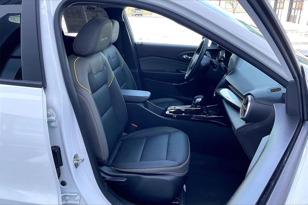 Used 2025 Chevrolet Trax ACTIV w/ Sunroof Package image 7