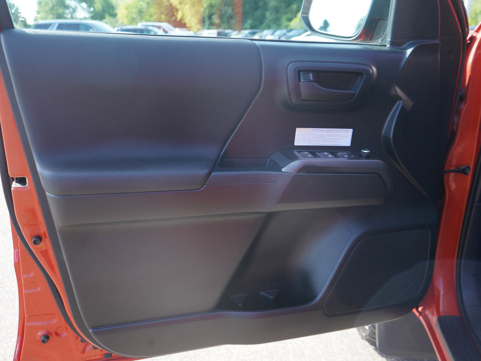 Used 2018 Toyota Tacoma TRD Off-Road w/ Technology Package AWD/4WD image 21
