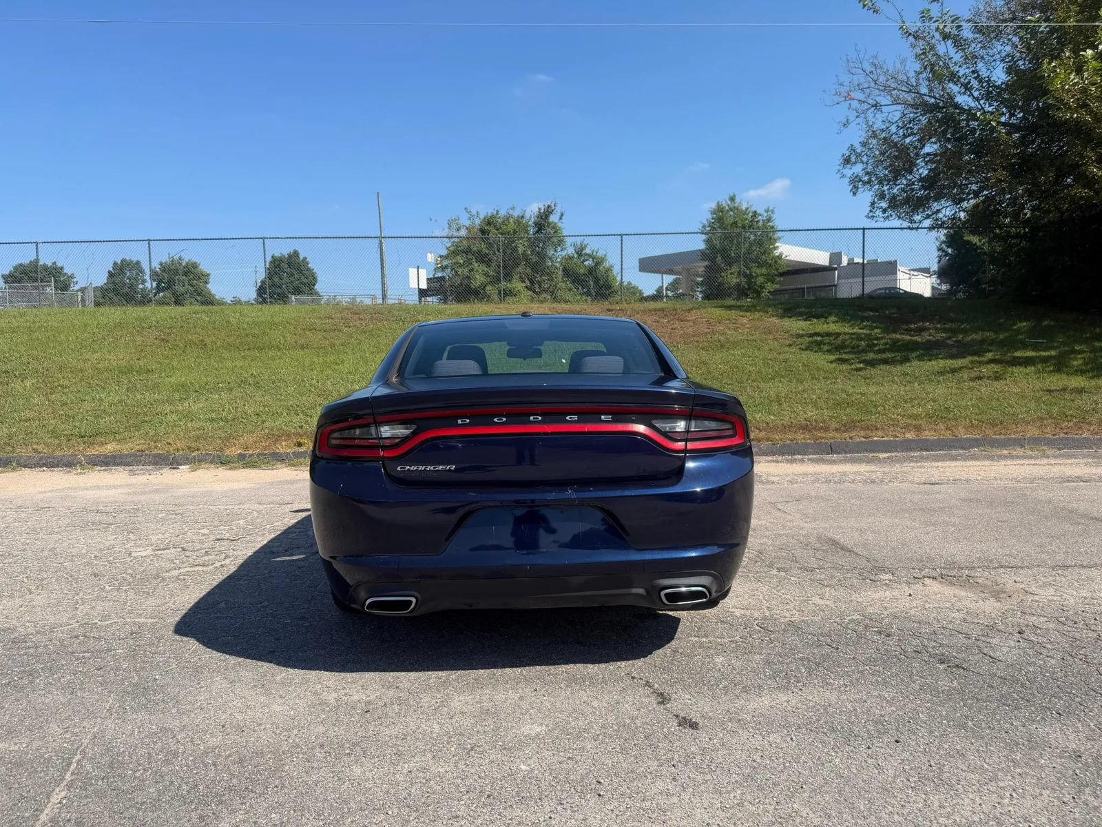 Used 2015 Dodge Charger SE RWD image 7