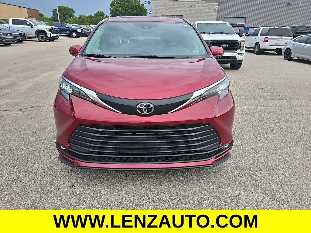 Used 2026 Toyota Sienna XLE AWD/4WD image 2
