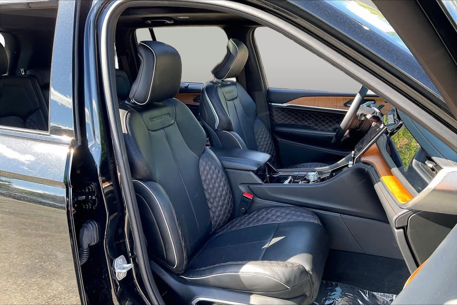 Used 2022 Jeep Grand Cherokee Summit AWD/4WD image 8