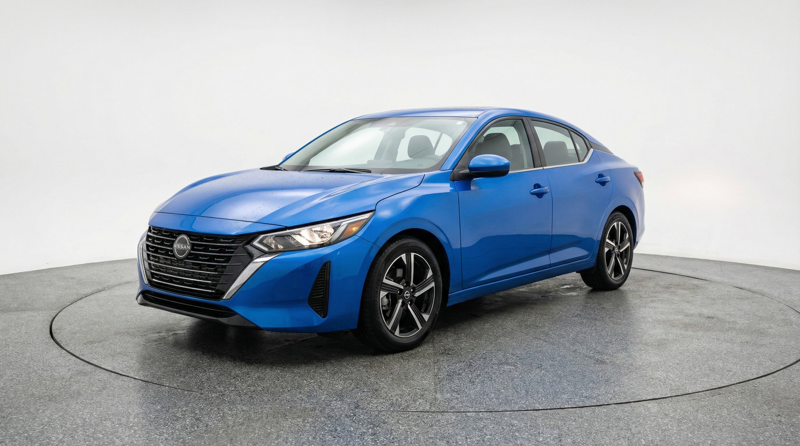 Used 2025 Nissan Sentra SV image 3