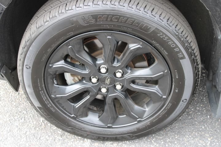 Used 2023 Ford Maverick XLT w/ Black Appearance Package FWD image 2