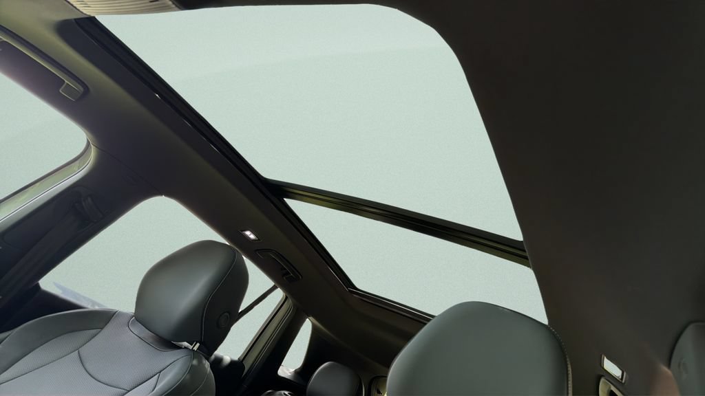 New 2026 Volkswagen Tiguan SE R-Line FWD image 16