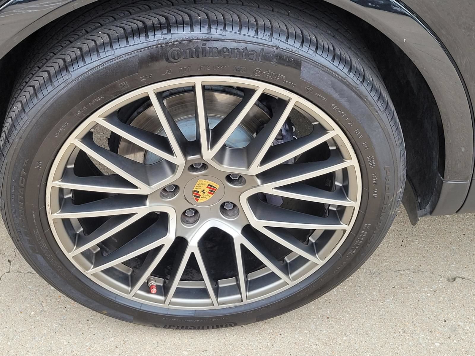 Used 2023 Porsche Cayenne Platinum Edition AWD/4WD image 6
