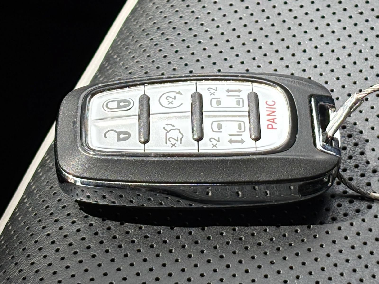 Used 2025 Chrysler Pacifica Limited FWD image 21