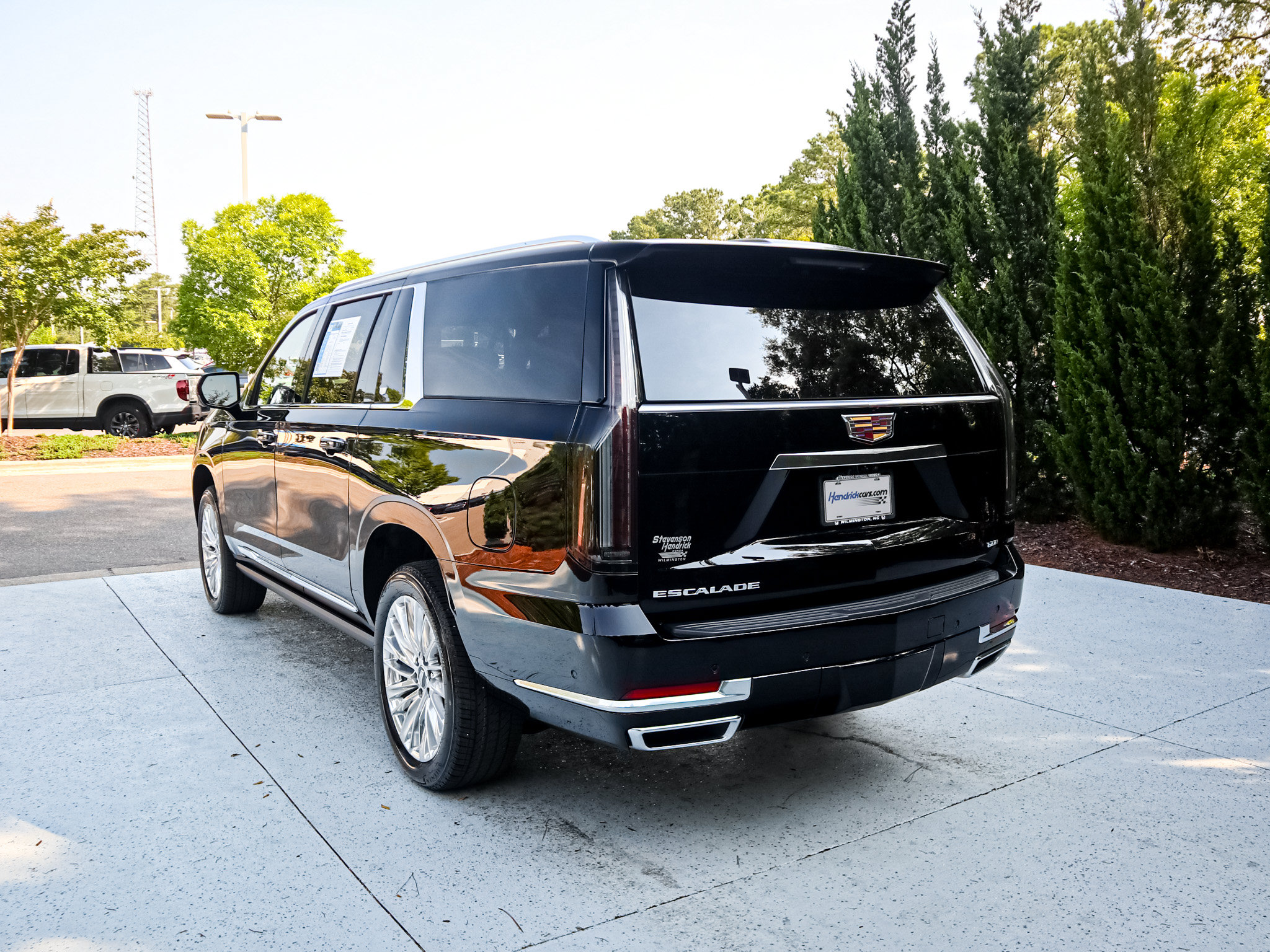 Used 2026 Cadillac Escalade ESV Luxury AWD/4WD image 8