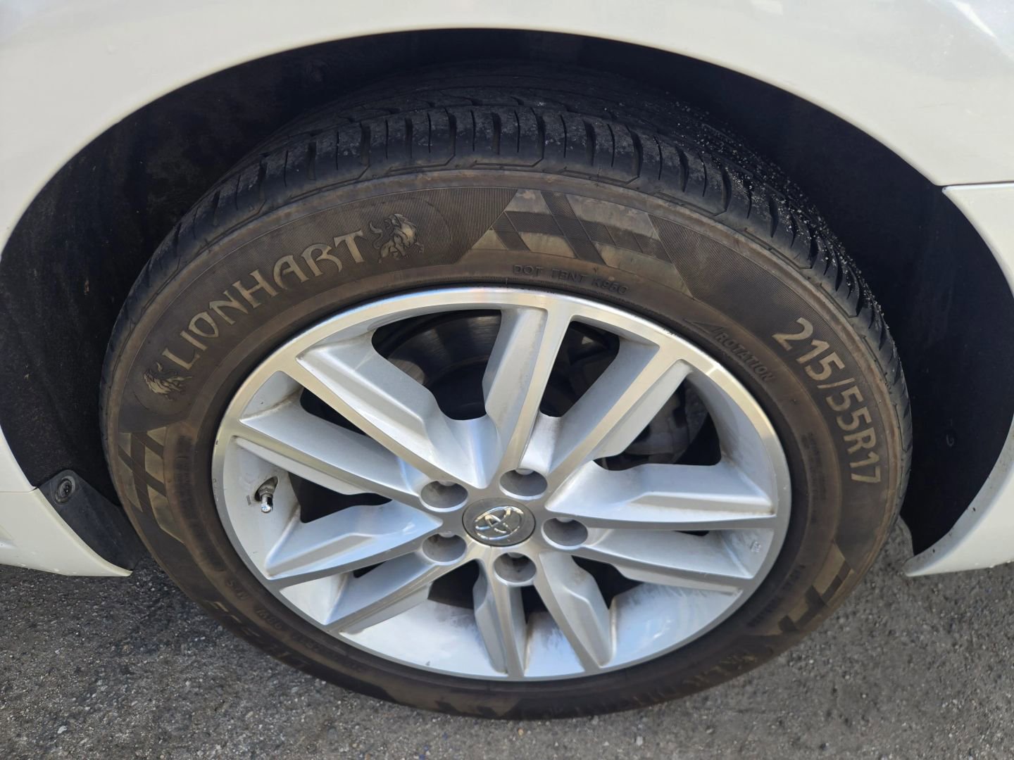 Used 2015 Toyota Avalon XLE Premium w/ Preferred Accessory Package FWD image 27