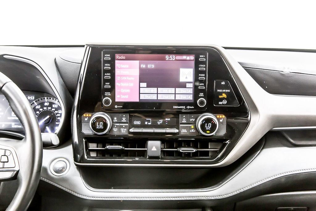 Used 2020 Toyota Highlander XLE FWD image 17