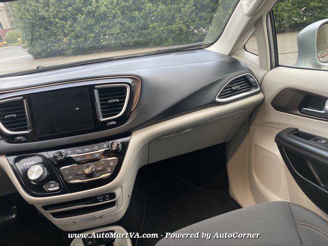Used 2019 Chrysler Pacifica Touring Plus w/ Advanced Safetytec Group image 11