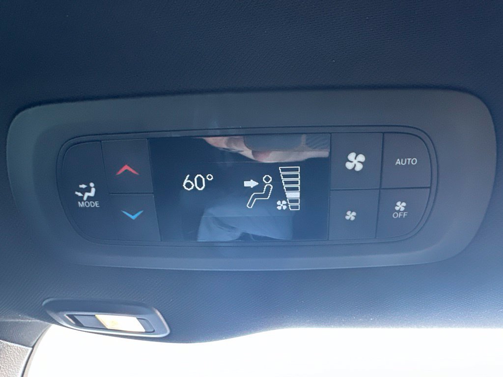 Used 2025 Chrysler Pacifica Limited FWD image 33