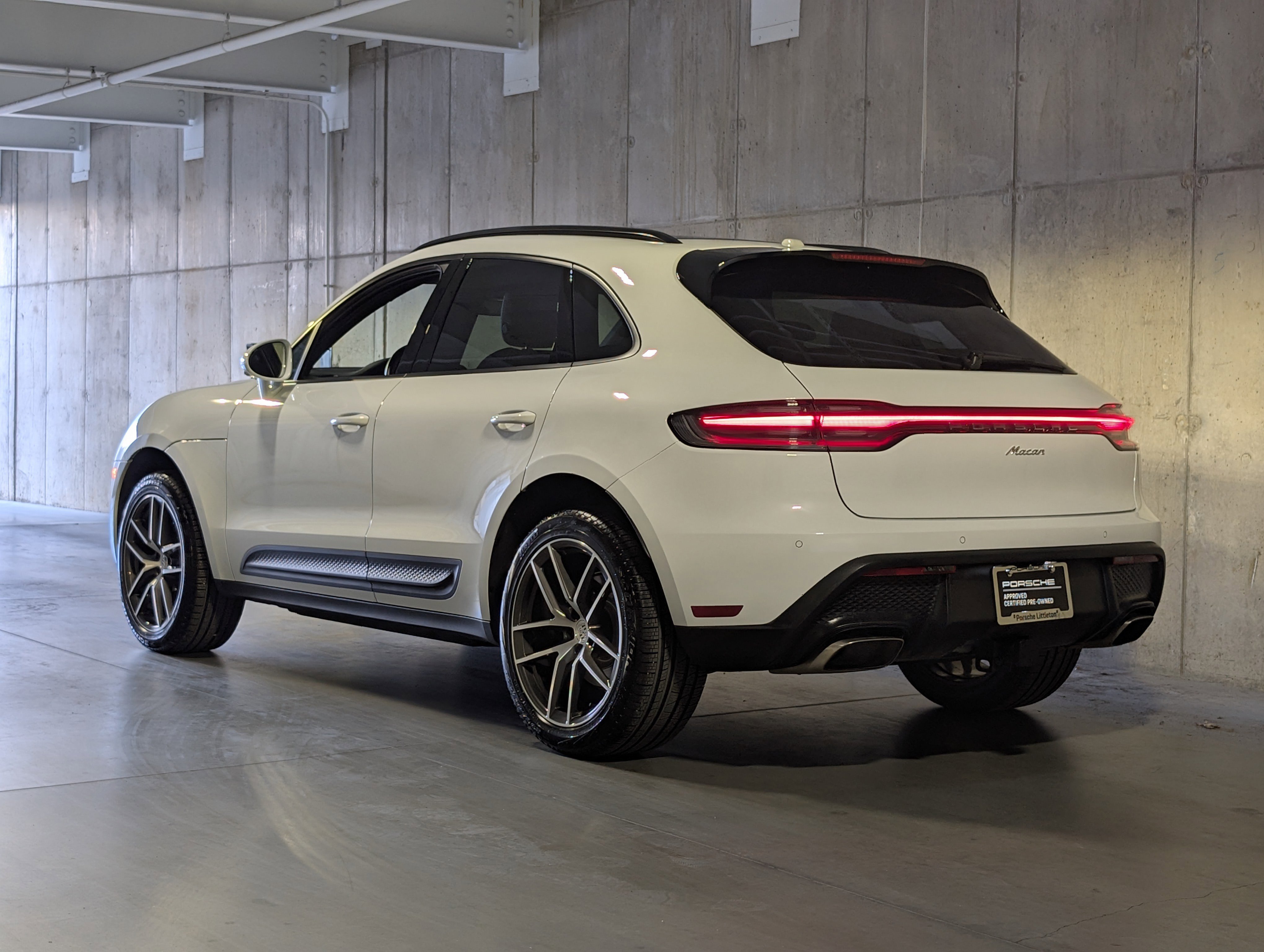 Certified 2025 Porsche Macan image 3