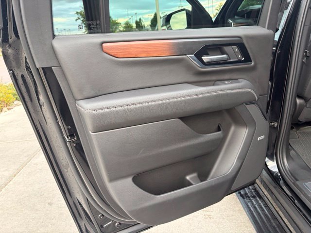 Used 2025 GMC Yukon XL Denali w/ Sun & Power Step Package AWD/4WD image 10