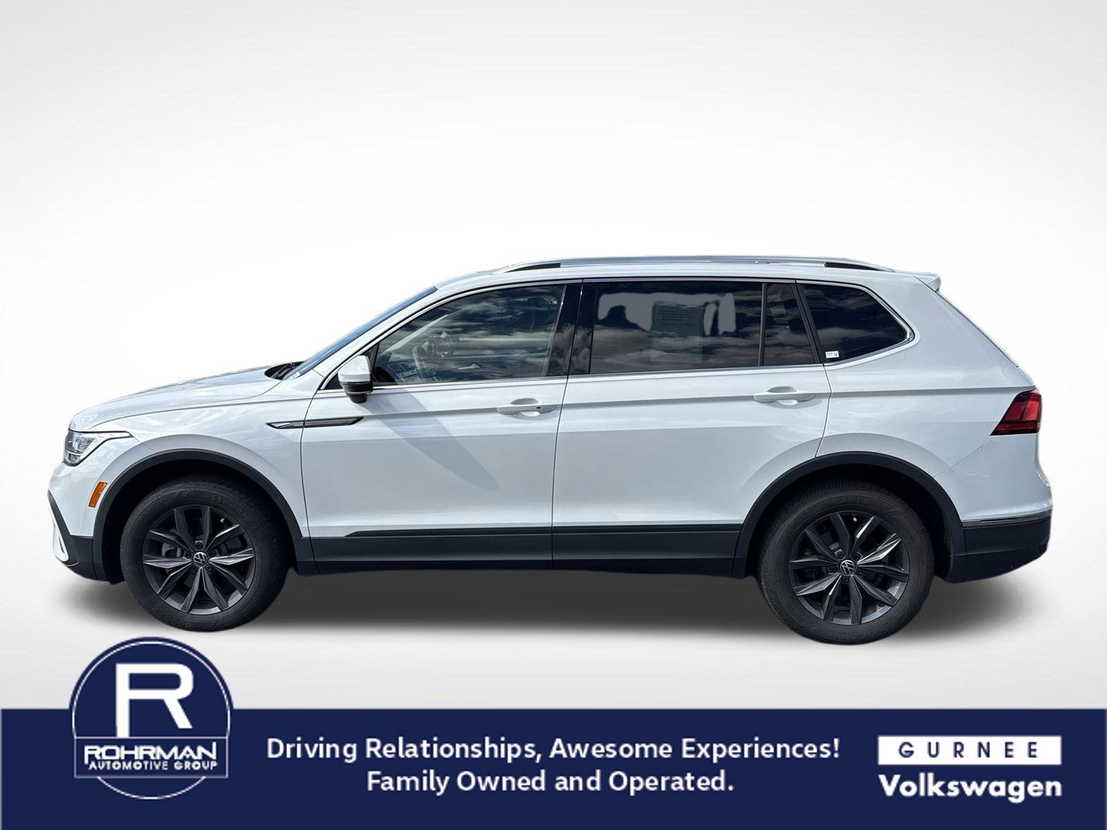 Used 2023 Volkswagen Tiguan SE w/ Panoramic Sunroof Package AWD/4WD image 6