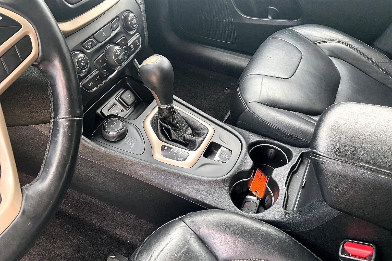 Used 2018 Jeep Cherokee Limited AWD/4WD image 16