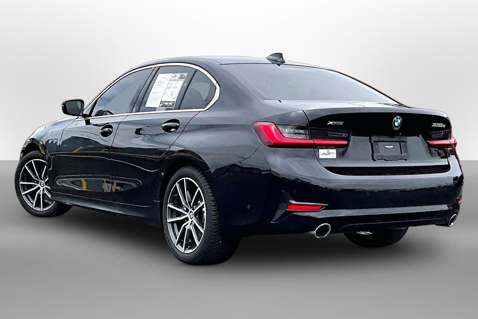 Used 2021 BMW 330e xDrive w/ Executive Package AWD/4WD image 10