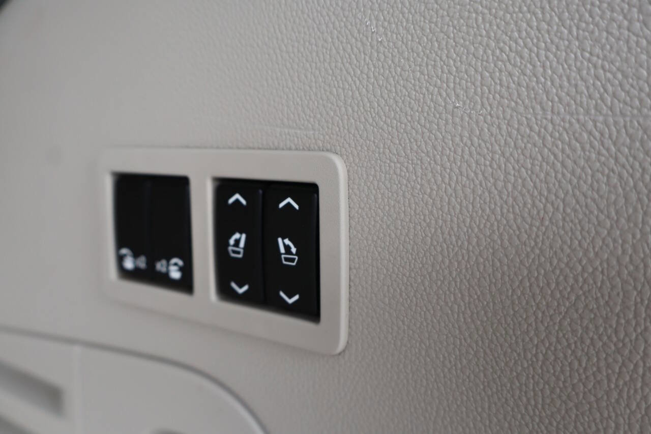 Used 2015 Cadillac Escalade Premium image 12