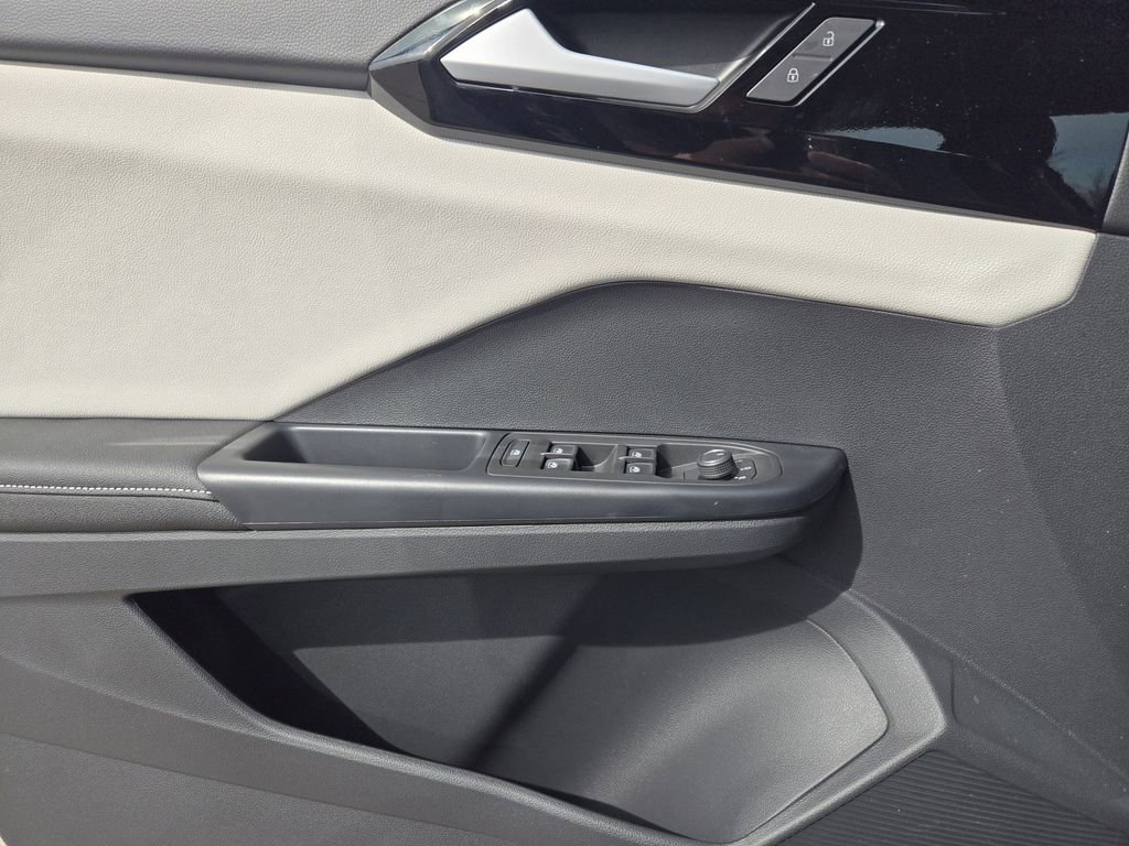 New 2026 Volkswagen Taos S image 17