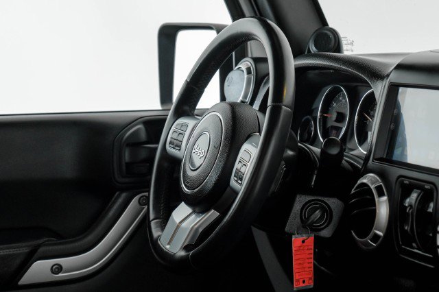Used 2013 Jeep Wrangler Unlimited Rubicon image 12