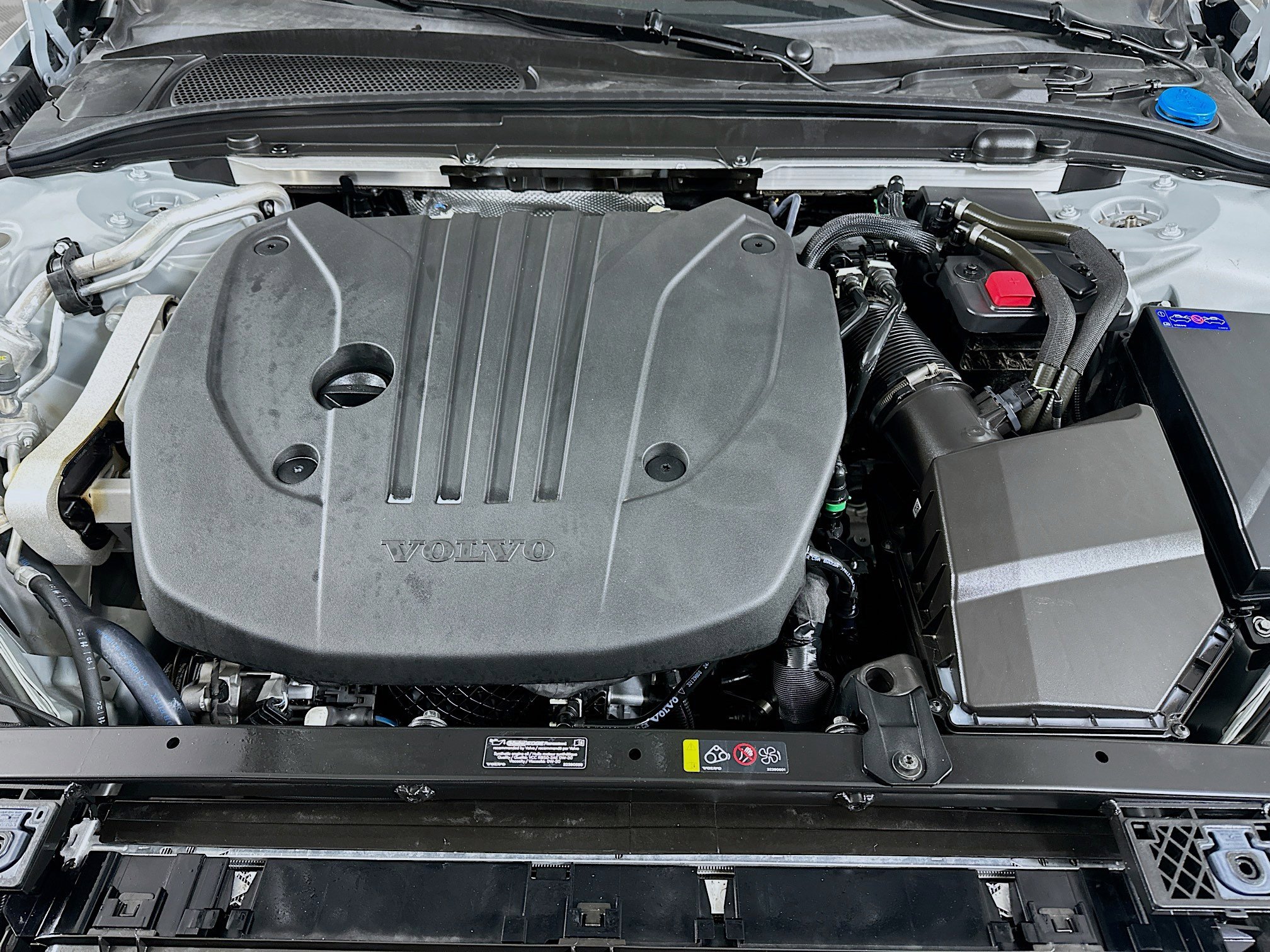 Used 2025 Volvo V60 B5 Cross Country Plus image 34