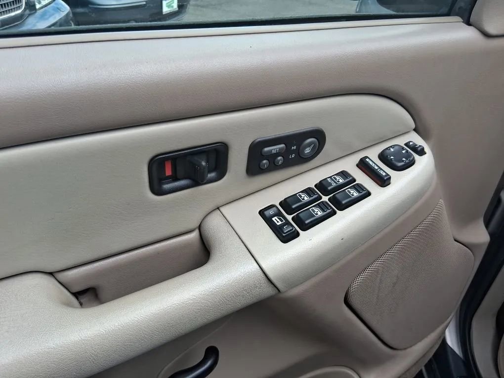 Used 2001 Chevrolet Suburban LT w/ LT Preferred Equipment Group image 8