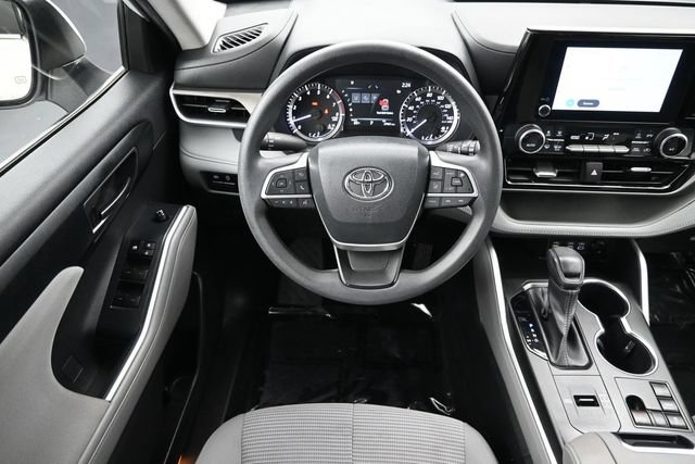 Used 2023 Toyota Highlander L FWD image 12