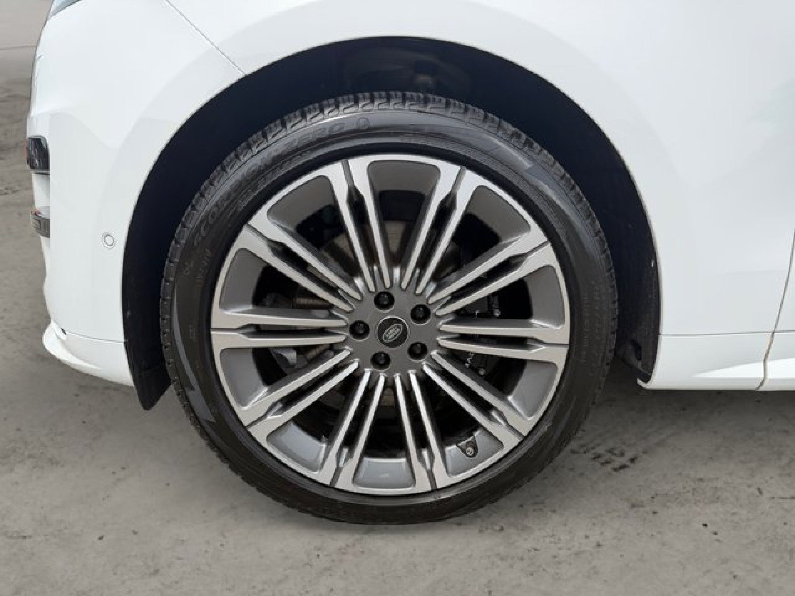 Certified 2024 Land Rover Range Rover Sport Dynamic SE AWD/4WD image 9