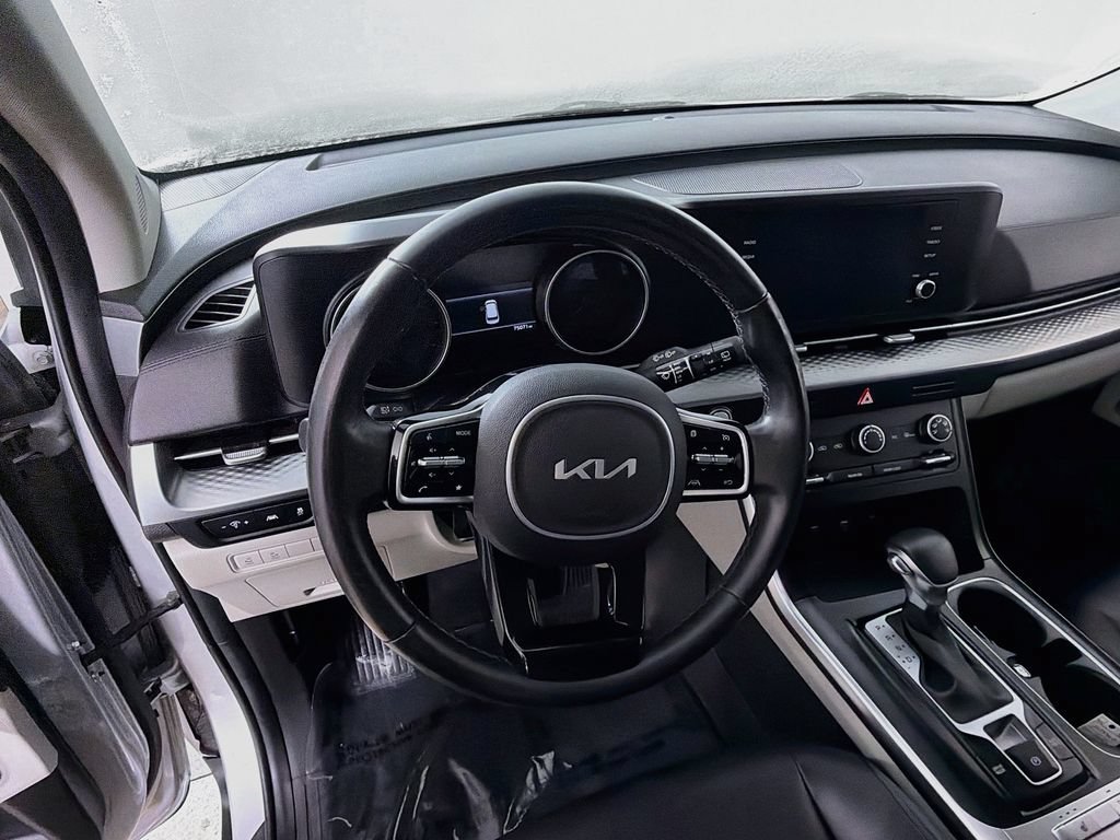 Used 2023 Kia Carnival LX FWD image 11