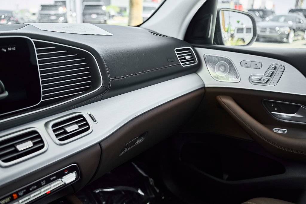Used 2025 Mercedes-Benz GLS 450 4MATIC image 40