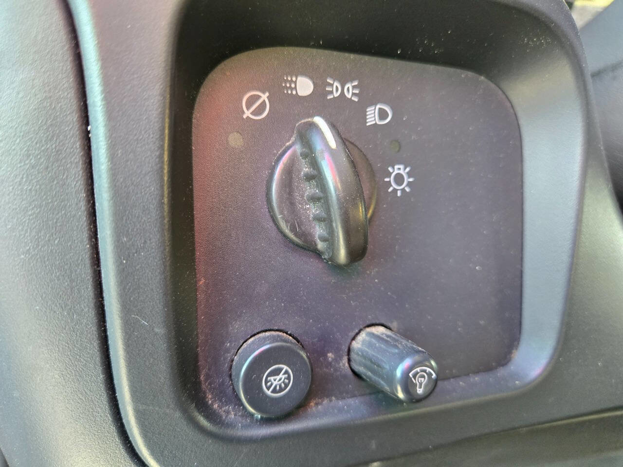 Used 2003 Chevrolet Express 2500 image 14