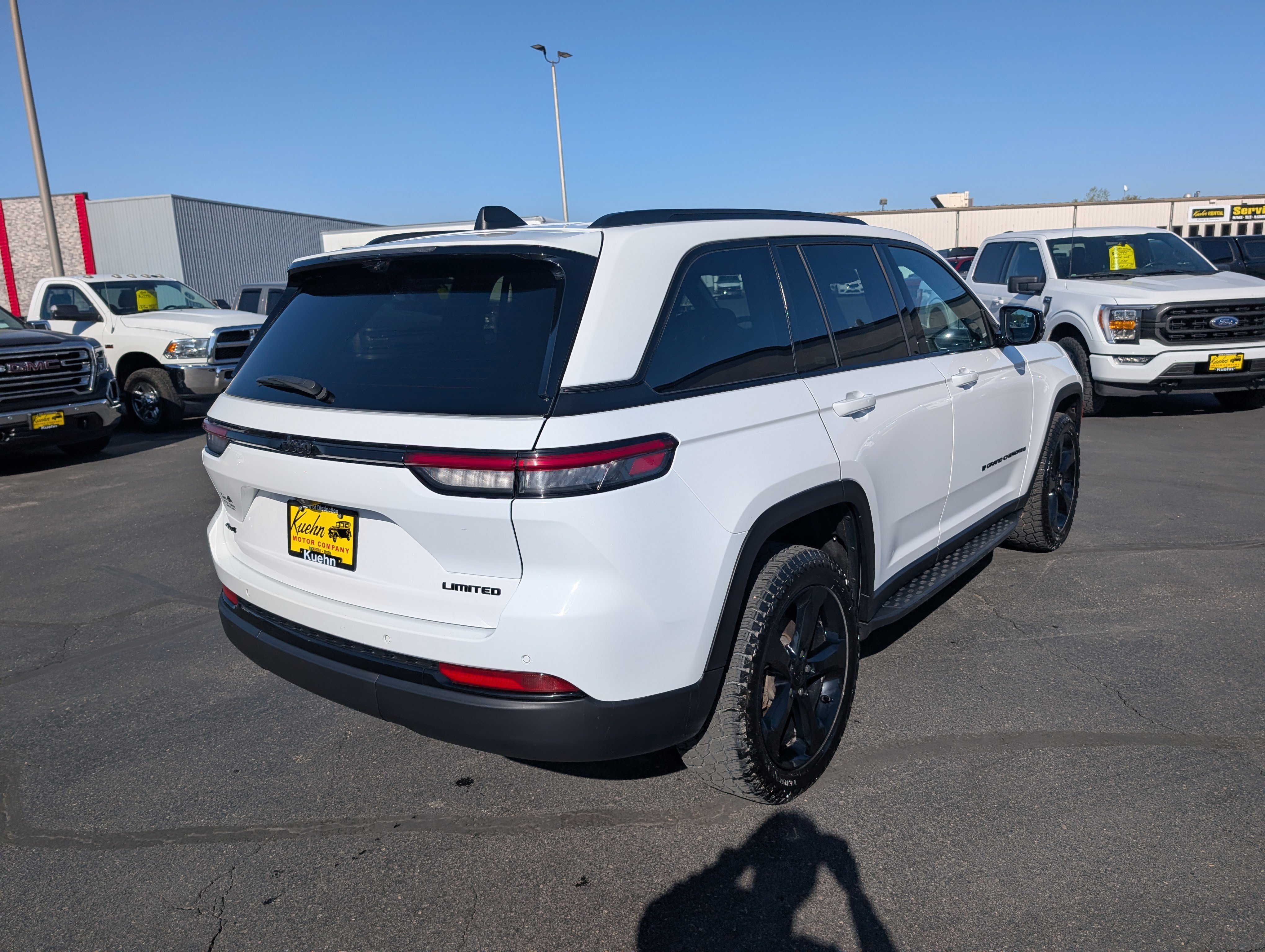 Used 2024 Jeep Grand Cherokee Limited w/ Luxury Tech Group II AWD/4WD image 8
