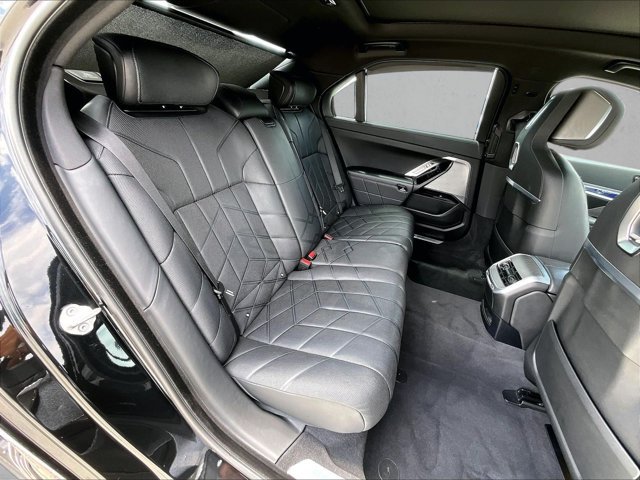 Used 2023 BMW 760i xDrive AWD/4WD image 27