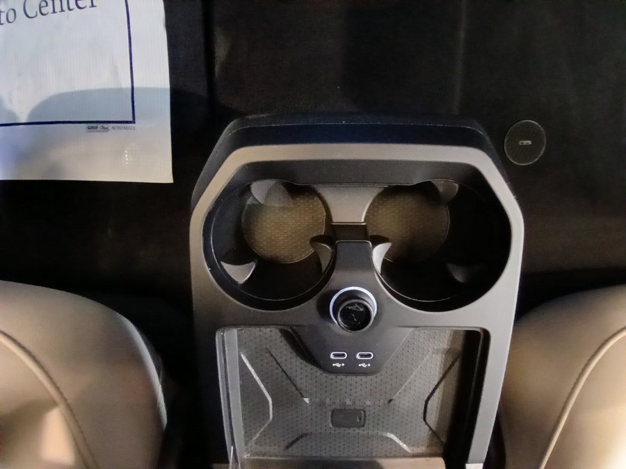 Used 2023 BMW iX xDrive50 w/ Sport Package image 11