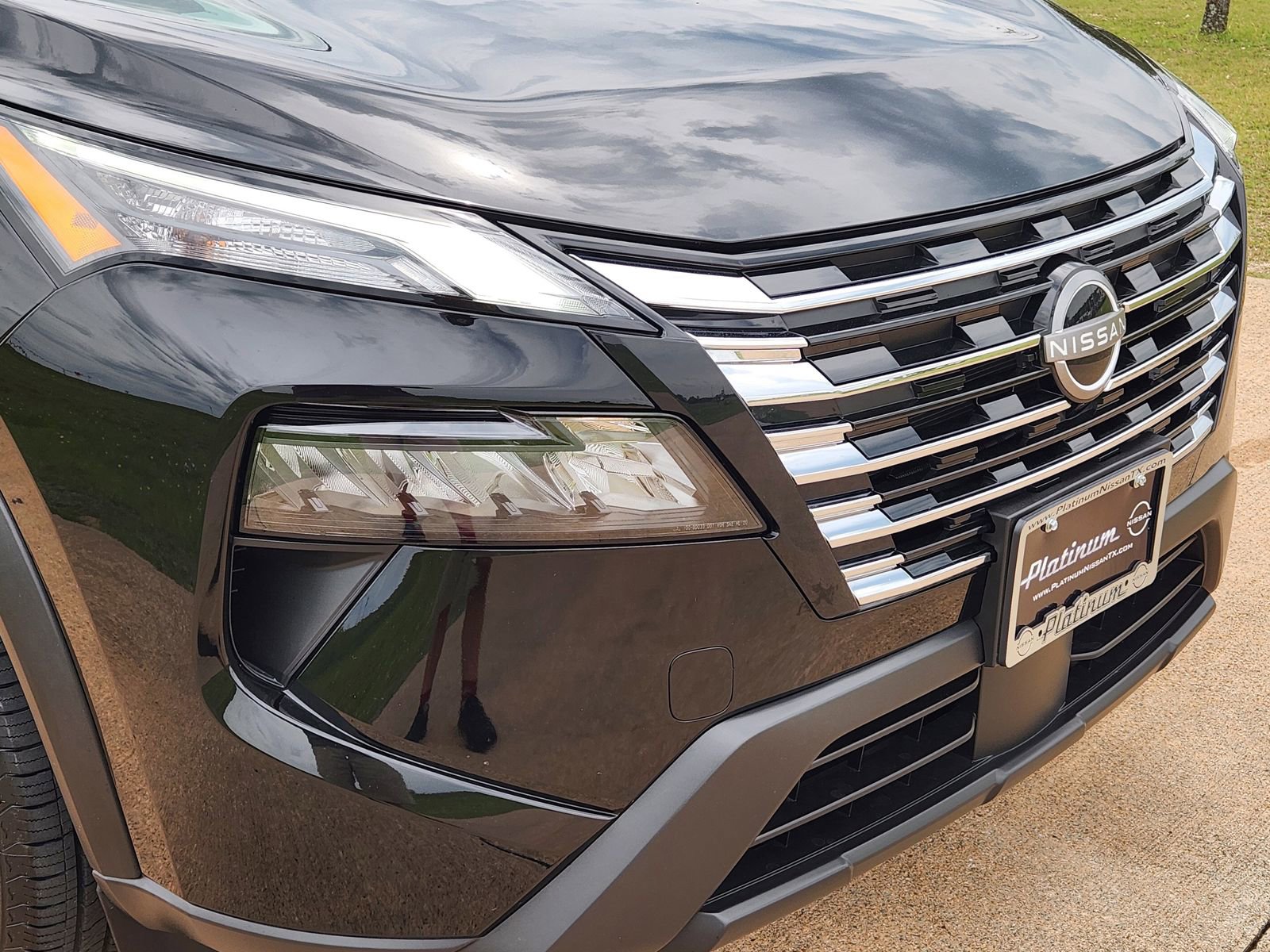 Used 2024 Nissan Rogue SV FWD image 12