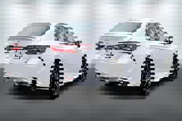 Used 2024 Toyota Camry SE image 13