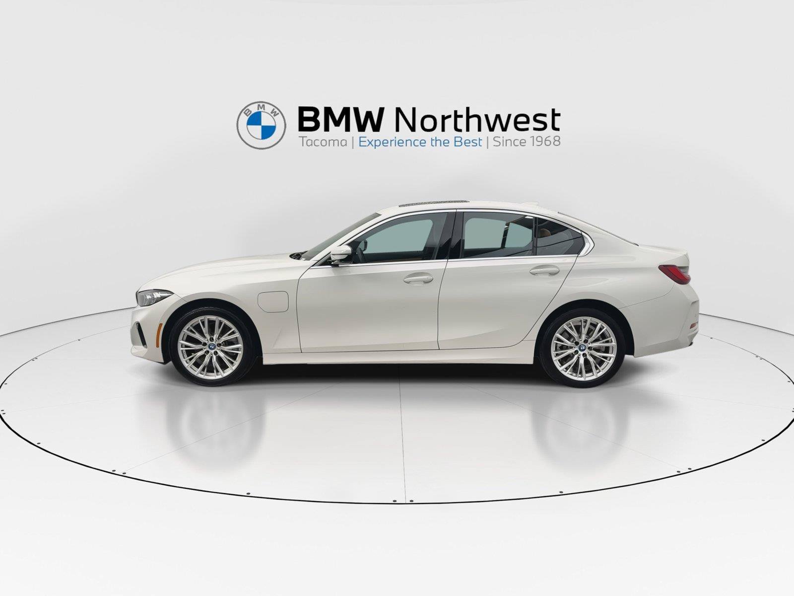 Used 2024 BMW 330e w/ Convenience Package RWD image 11