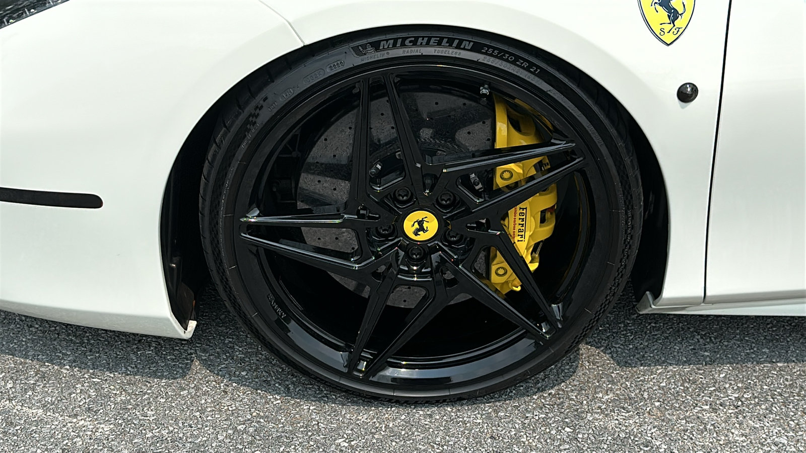 Used 2017 Ferrari 488 GTB RWD image 7