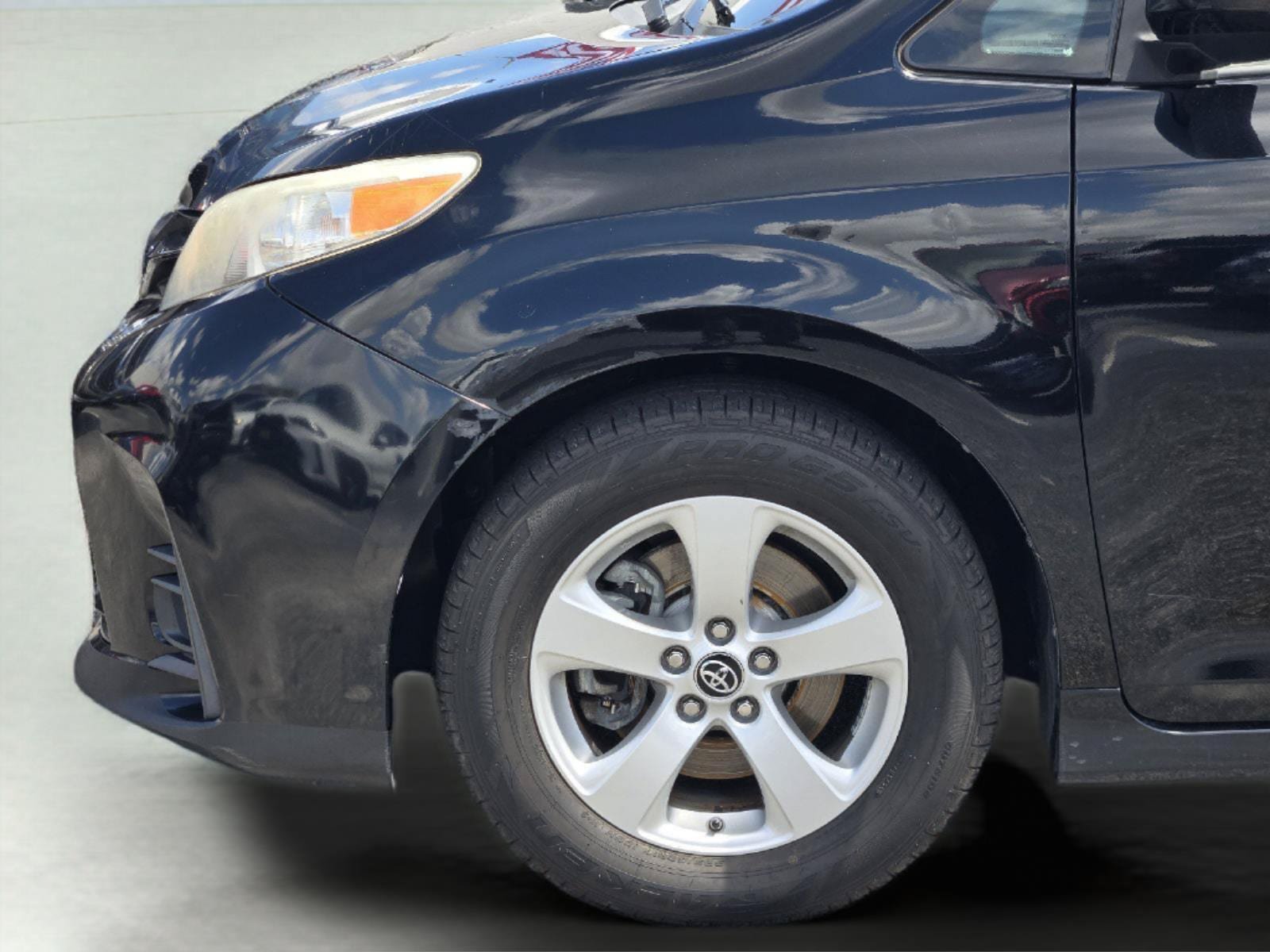 Used 2018 Toyota Sienna LE FWD image 7