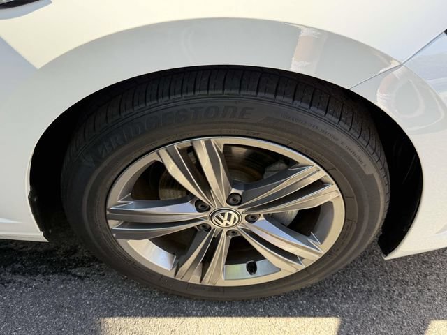 Certified 2021 Volkswagen Jetta R-Line w/ R-Line Cold Weather Package FWD image 9