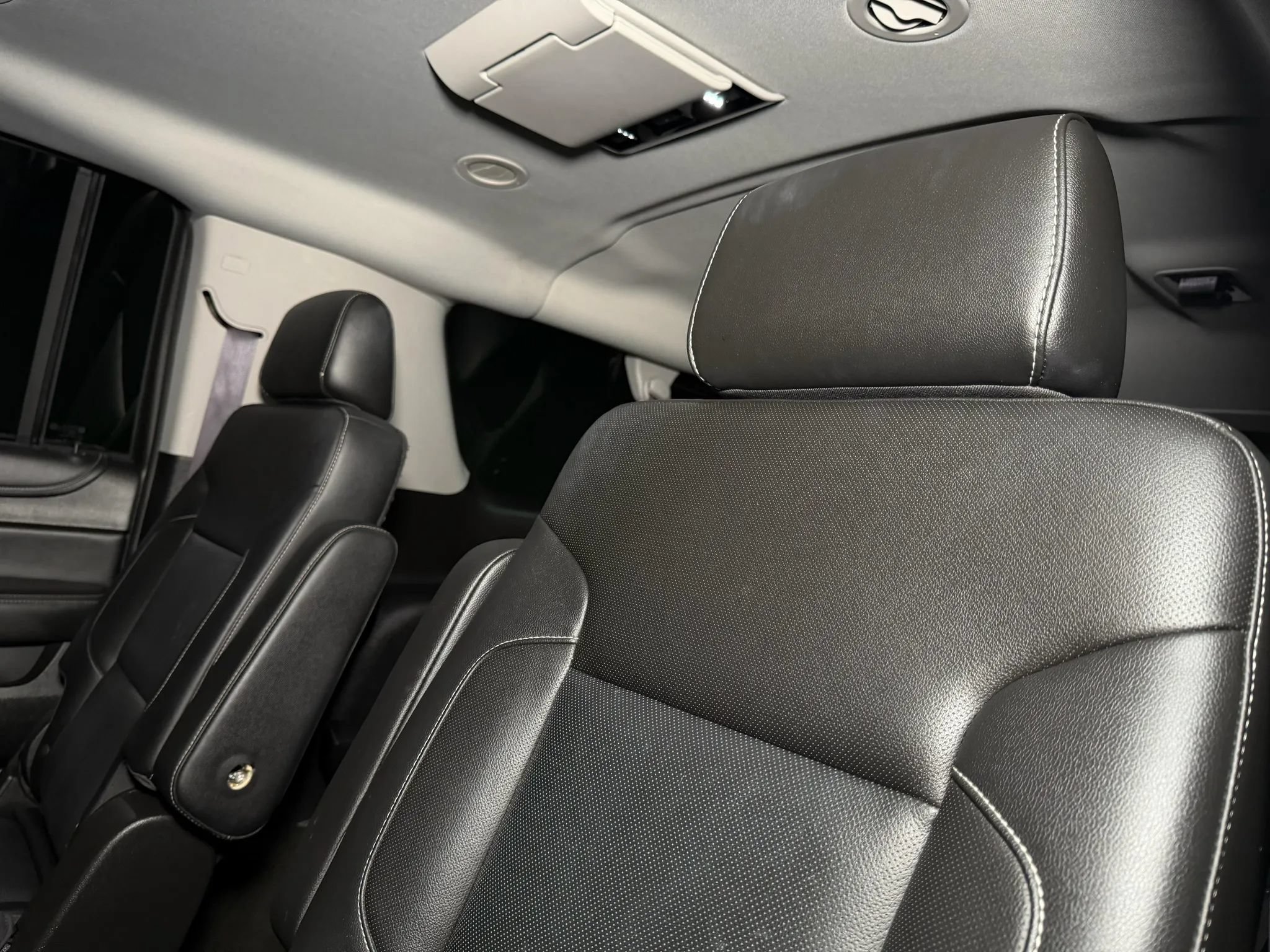 Used 2016 Chevrolet Suburban LTZ RWD image 34