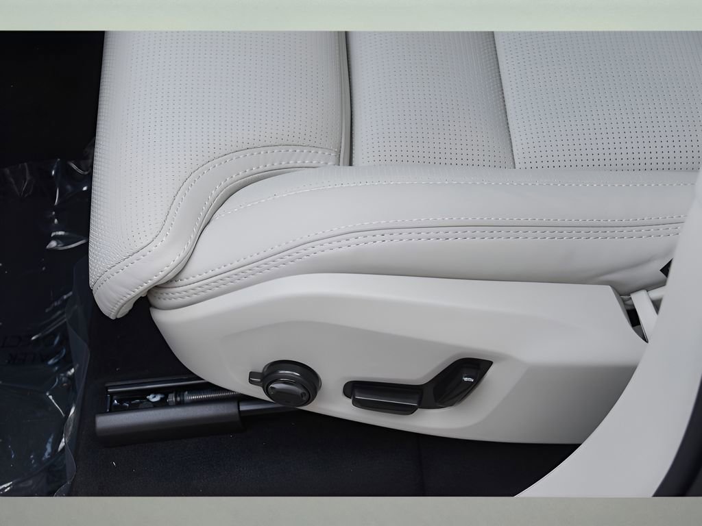 New 2026 Volvo XC90 B5 Ultra w/ Protection Package Premier image 34