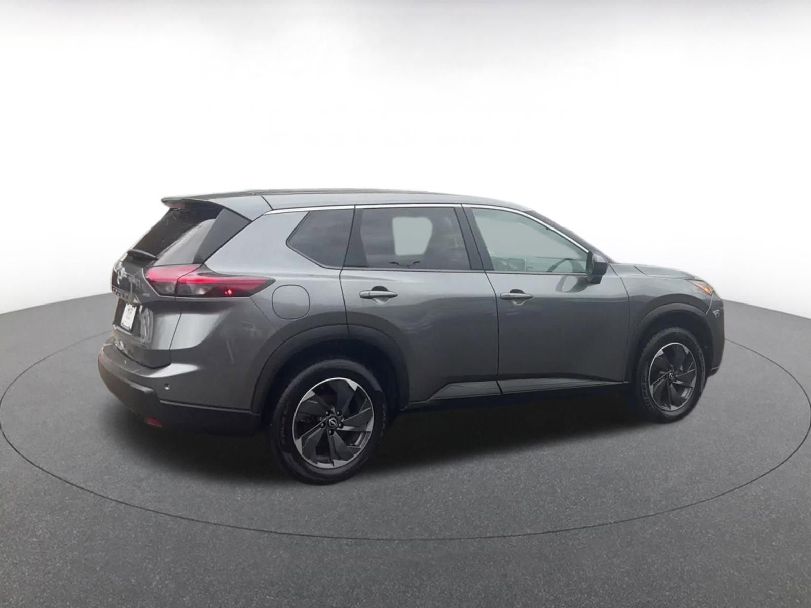 Used 2025 Nissan Rogue SV image 15